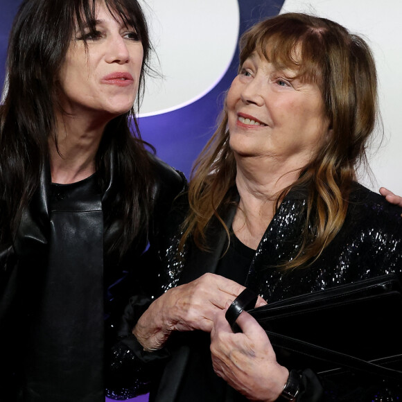 Charlotte Gainsbourg et sa mère Jane Birkin au photocall de la 48ème cérémonie des César à l'Olympia à Paris le 24 février 2023 © Dominique Jacovides / Olivier Borde / Bestimage 