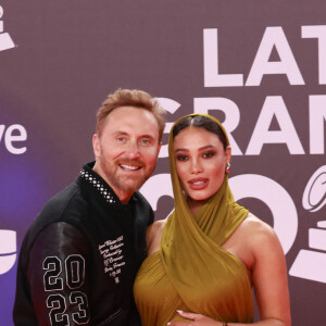 David Guetta et sa compagne Jessica Ledon, enceinte, lors du photocall de la cérémonie des "Latin Grammy Awards 2023" à Séville, le 16 novembre 2023.