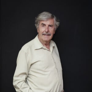 Exclusif - Bernard Menez - Bernard Menez pose en marge de sa venue à Radio J à Paris, France, le 26 juin 2023. © Jack Tribeca/Bestimage