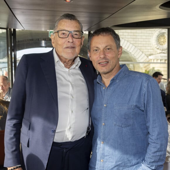 Exclusif - Jean-Claude Camus et Marc-Olivier Fogiel - Anniversaire pour ses 85 ans de Jean-Claude Camus avec ses proches et sa famille sur la péniche "Bel Ami" à Paris. Le 29 octobre 2023 © Cyril Moreau / Bestimage 