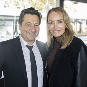 Exclusif -  Laurent Gerra et sa femme Christelle Bardet - Anniversaire pour ses 85 ans de Jean-Claude Camus avec ses proches et sa famille sur la péniche "Bel Ami" à Paris. Le 29 octobre 2023 © Cyril Moreau / Bestimage 