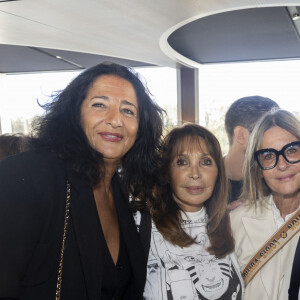 Exclusif -  Guest, Jackie Lombard, Catherine Battner, Jean-Claude Camus - Anniversaire pour ses 85 ans de Jean-Claude Camus avec ses proches et sa famille sur la péniche "Bel Ami" à Paris. Le 29 octobre 2023 © Cyril Moreau / Bestimage 