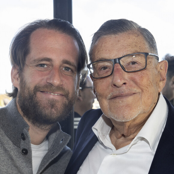 Exclusif - Nicolas Coullier, Jean-Claude Camus - Anniversaire pour ses 85 ans de Jean-Claude Camus avec ses proches et sa famille sur la péniche "Bel Ami" à Paris. Le 29 octobre 2023 © Cyril Moreau / Bestimage 