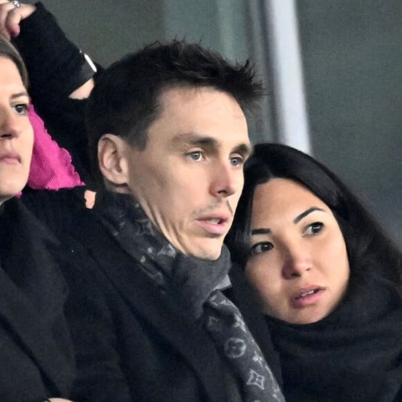 Louis et Marie Ducruet faisaient partie hier soir des milliers de spectateurs présents à l'Allianz Riviera à Nice pour France-Gibraltar
Louis et Marie Ducruet durant le match de football de phase de groupes de l'Euro 2024, France contre Gibraltar, à l'Allianz Riviera à Nice. Déjà qualifiée pour l'Euro-2024, la France a battu Gibraltar 14 à 0. C'est la plus large victoire de l'histoire des Bleus. Ils se sont imposés grâce notamment à un triplé de Kylian Mbappé et des doublés de Kingsley Coman et Olivier Giroud. Warren Zaïre-Emery, qui a fait ses grands débuts en Bleu à 17 ans, 8 mois et 10 jours, le plus jeune joueur à revêtir le maillot bleu depuis 1911, a été l'auteur du 3eme but. Le milieu de terrain n'a profité qu'un quart d'heure de sa première sélection en équipe de France, à 17 ans, ayant été contraint de sortir prématurément, blessé à la cheville juste après avoir marqué son premier but avec les Bleus. © Bruno Bebert / Bestimage 