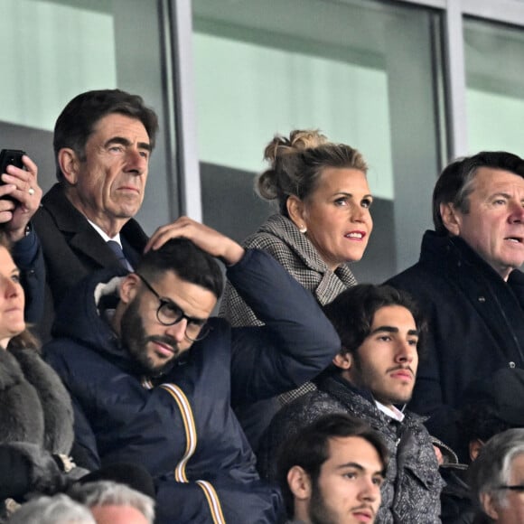 Charles Ange Ginésy, le président du Conseil Départemental des Alpes-Maritimes, Laura Tenoudji Estrosi, son mari, Christian Estrosi, le maire de Nice, et Philippe Diallo, le président de la Fédération Française de Football, durant le match de football de phase de groupes de l'Euro 2024, France contre Gibraltar, à l'Allianz Riviera à Nice, le 18 novembre 2023. Déjà qualifiée pour l'Euro-2024, la France a battu Gibraltar 14 à 0. C'est la plus large victoire de l'histoire des Bleus. Ils se sont imposés grâce notamment à un triplé de Kylian Mbappé et des doublés de Kingsley Coman et Olivier Giroud. Warren Zaïre-Emery, qui a fait ses grands débuts en Bleu à 17 ans, 8 mois et 10 jours, le plus jeune joueur à revêtir le maillot bleu depuis 1911, a été l'auteur du 3eme but. Le milieu de terrain n'a profité qu'un quart d'heure de sa première sélection en équipe de France, à 17 ans, ayant été contraint de sortir prématurément, blessé à la cheville juste après avoir marqué son premier but avec les Bleus. © Bruno Bebert / Bestimage 