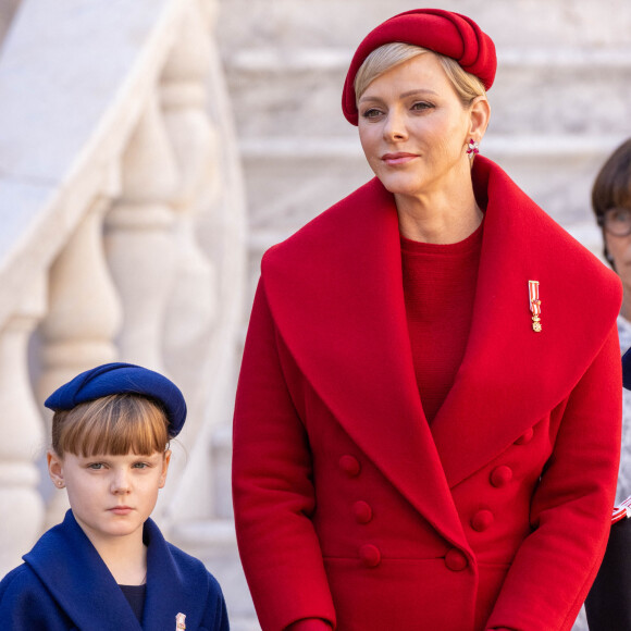 La princesse Gabriella de Monaco, comtesse de Carladès, La princesse Charlène de Monaco - La famille princière monégasque dans la cour d'honneur du palais lors de la la fête nationale à Monaco, le 19 novembre 2023. La famille princière monégasque assiste à la prise d'armes, puis à la cérémonie de remise des médailles et à un défilé militaire sur la place du palais princier. © Olivier Huitel / Pool Monaco / Bestimage 