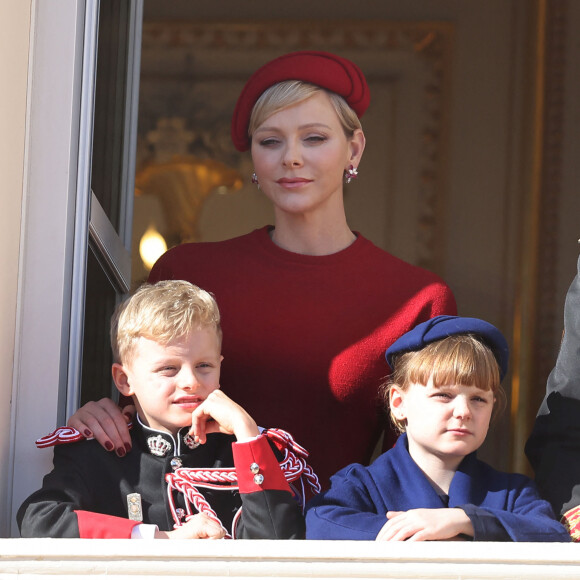 La princesse Charlene de Monaco, et ses enfants le prince Jacques et la princesse Gabriella - La famille princière de Monaco au balcon du palais, à l'occasion de la Fête Nationale de Monaco. Le 19 novembre 2023 © Dominique Jacovides-Bruno Bebert / Bestimage 