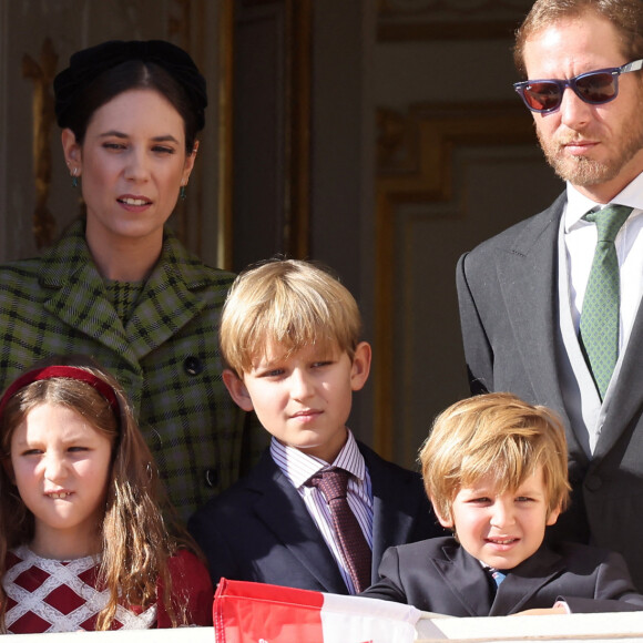 D'ailleurs, India, l'autre fillette de la famille, était également très élégante ! 
Tatiana Santo Domingo, India Casiraghi, Maximilian Casiraghi et Andrea Casiraghi - La famille princière de Monaco au balcon du palais, à l'occasion de la Fête Nationale de Monaco. Le 19 novembre 2023 © Dominique Jacovides-Bruno Bebert / Bestimage 