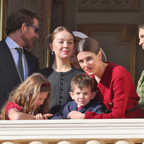 Andrea Casiraghi et sa fille India, la princesse Alexandra de Hanovre, Charlotte Casiraghi et son fils Balthazard Rassam - La famille princière de Monaco au balcon du palais, à l'occasion de la Fête Nationale de Monaco. Le 19 novembre 2023 © Dominique Jacovides-Bruno Bebert / Bestimage 
