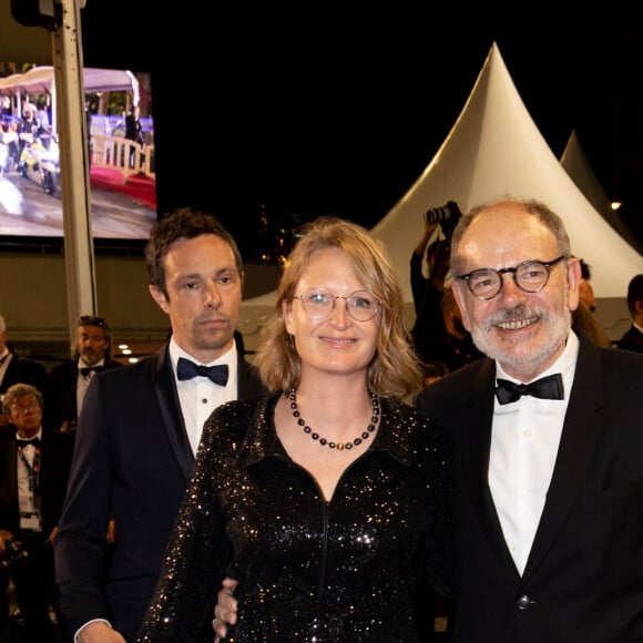 Anna Novion et son mari Jean-Pierre Darroussin - Montée des marches du film " Rapito (L'enlèvement) " lors du 76ème Festival International du Film de Cannes, au Palais des Festivals à Cannes. Le 23 mai 2023 © Jacovides-Moreau / Bestimage