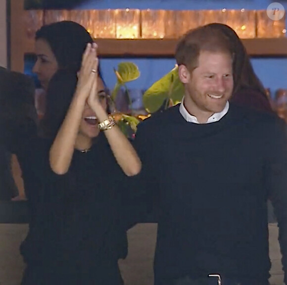 Le prince Harry, duc de Sussex et Meghan Markle, duchesse de Sussex, assistent au match de hockey des Canucks de Vancouver, Colombie-Britannique, Canada, le 20 novembre 2023. Harry a effectué la mise au jeu cérémonielle, puis le couple a regardé le match depuis la loge des propriétaires. 