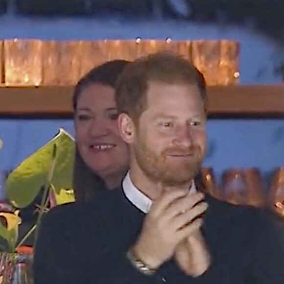 Le prince Harry, duc de Sussex et Meghan Markle, duchesse de Sussex, assistent au match de hockey des Canucks de Vancouver, Colombie-Britannique, Canada, le 20 novembre 2023. Harry a effectué la mise au jeu cérémonielle, puis le couple a regardé le match depuis la loge des propriétaires. 