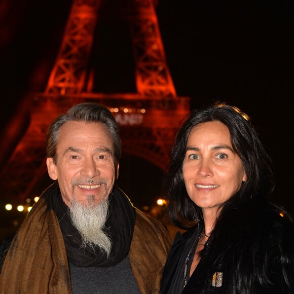 "Je reviendrai en 2026 pour la tournée de mes 65 ans. On en a bien mangé du Pagny en 2023, donc je vais essayer de repartir dans la création".
Exclusif - Florent Pagny et sa femme Azucena Camano - Backstage du concert anniversaire des 130 ans de la Tour Eiffel à Paris. Le 2 octobre 2019. © Perusseau-Veeren/ Bestimage