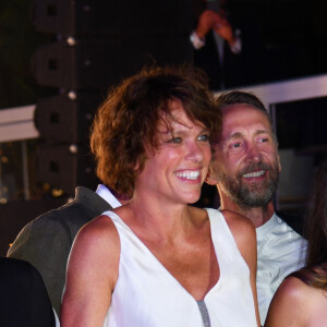 Ce jeudi 23 novembre, la chaîne propose la fin de cette série à succès dans laquelle les deux épouses sont totalement opposées.
Muriel Robin et sa femme Anne Le Nen - 9ème gala étoilé Patrick Mouratoglou (coach légendaire de S. Williams) au profit de la Fondation Champ'seed à la Mouratoglou Academy afin de soutenir les jeunes espoirs du tennis mondial à Biot le 18 juin 2023. 