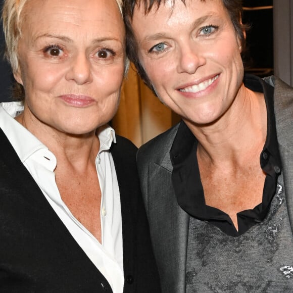 Muriel Robin et sa femme Anne Le Nen - Remise du prix "Fonds de dotation Line Renaud-Loulou Gasté" pour la recherche médicale à la Maison de la Recherche à Paris le 15 novembre 2021. © Coadic Guirec/Bestimage