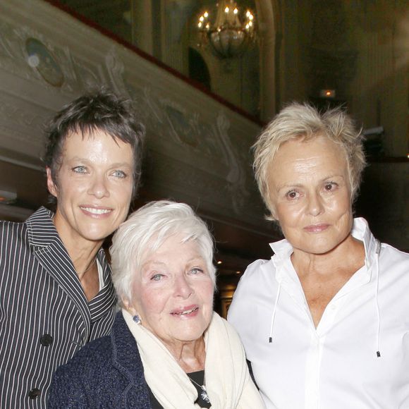 Anne Le Nen, Line Renaud, Muriel Moreau - No web - Inauguration de la statue de cire de "Muriel Robin et Pierre Palmade" au musée Grévin à Paris le 25 octobre 2021. © Christophe Aubert via Bestimage 