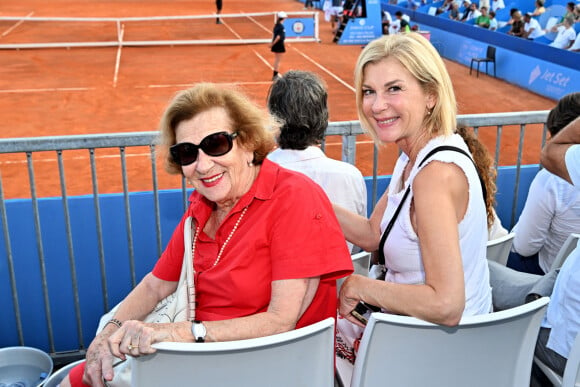 Michèle Laroque et sa mère, Doina Trandabur assistent à la rencontre de tennis entre Carlos Alcaraz et Borna Coric durant la Hopman Cup à Nice. Le 22 juillet 2023. © Bruno Bebert / Bestimage