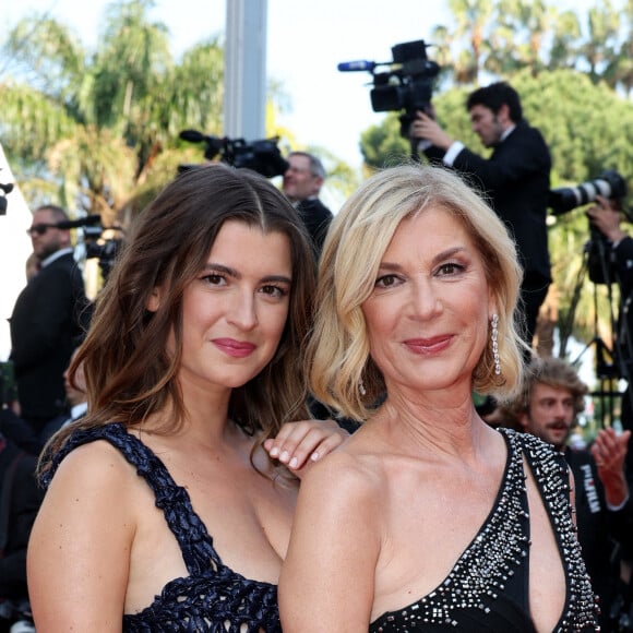 Ils étaient ensemble depuis l'année 2008.
Oriane Deschamps et sa mère Michèle Laroque - Montée des marches du film "Asteroid City" lors du 76e Festival de Cannes. Le 23 mai 2023. © Jacovides-Moreau / Bestimage