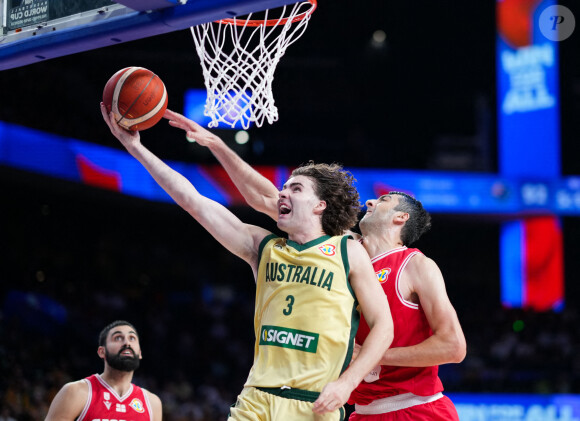 Josh Giddey est un joueur de basket australien de 21 ans
 
Josh Giddey avec l'Australie face à la Georgie pendant la Coupe du monde de la FIBA 2023, à Okinawa, au Japon. (Xinhua/Zhang Xiaoyu)