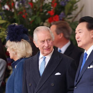 Le roi Charles III d'Angleterre, le président de la Corée du Sud, Yoon Suk Yeol - Cérémonie de bienvenue du président de la Corée du Sud à Horse Guards Parade à Londres, le 21 novembre 2023. 
