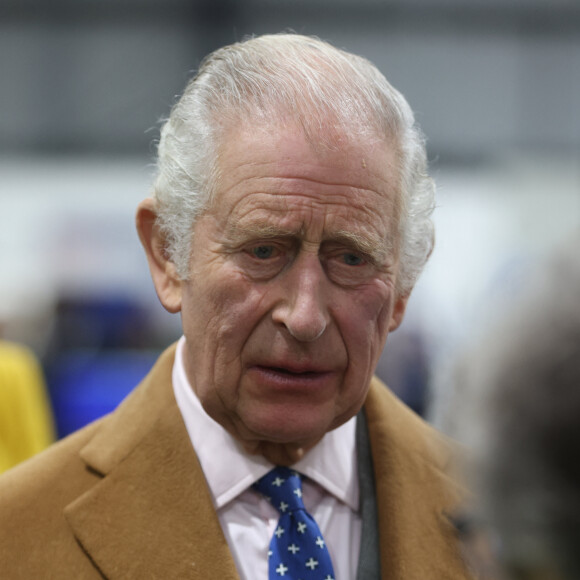 C'est un nouveau coup dur pour le roi Charles III
Le roi Charles III d'Angleterre, le jour de son 75ème anniversaire, et Camilla Parker Bowles, reine consort d'Angleterre, lors du lancement officiel du Coronation Food Project à Didcot. 