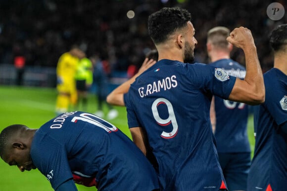 Joie des joueurs du Paris SG aprés le but de Gonzalo Ramos (Paris SG) lors du match de Ligue 1 Uber Eats "PSG - Monaco (5-2)" au Parc Des Princes, le 24 novembre 2023.