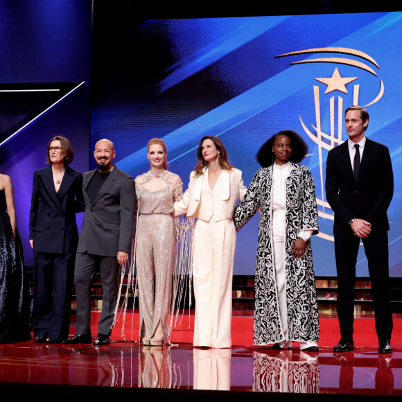 Ensemble, ils mettront à profit leur singularité et leur expertise pour départager les 14 films en compétition officielle.
Les membres du jury, Joel Edgerton, Leïla Slimani, Joanna Hogg, Tarik Saleh, Jessica Chastain, Camille Cottin, Dee Rees, Alexander Skarsgard, Zar Amir lors de la cérémonie d'ouverture, de l'hommage à Mads Mikkelsen et de la projection du film "Hit Man"lpour le 20ème Festival International du Film de Marrakech, Maroc, le 24 novembre 2023. © Dominique Jacovides/Bestimage 