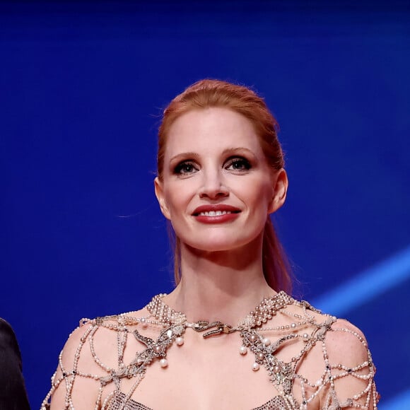 Neuf personnalités d'exception et de renommée mondiale composent le jury de cette 20e édition dont la présidence sera assurée par l'actrice et productrice américaine Jessica Chastain.
Jessica Chastain lors de la cérémonie d'ouverture, de l'hommage à Mads Mikkelsen et de la projection du film "Hit Man"lpour le 20ème Festival International du Film de Marrakech, Maroc, le 24 novembre 2023. © Dominique Jacovides/Bestimage 