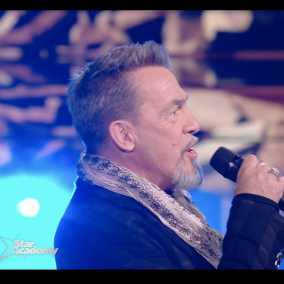 Florent Pagny surprend Axel, sur le titre "Les murs porteurs", lors du prime de la Star Academy. TF1. Le 25 novembre 2023.