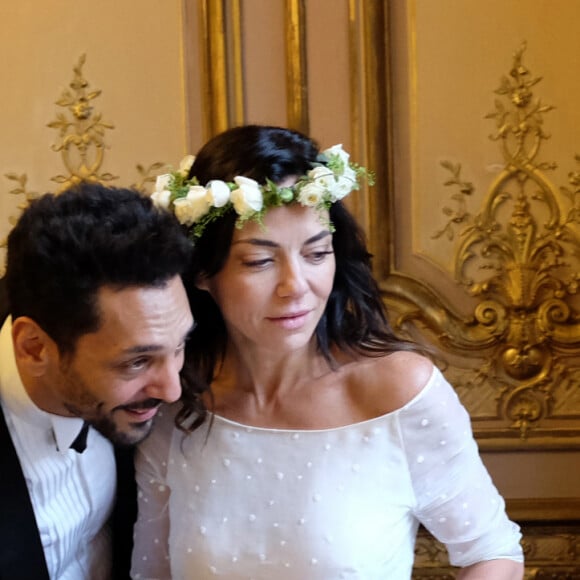 Exclusif - Mariage de Sandra Zeitoun de Matteis et Tomer Sisley à la Mairie du 8ème arrondissement de Paris, en présence de leurs enfants respectifs, Levin, Liv et Dino, de leurs familles et de leurs amis. Le mariage a été célébré par Jeanne d&x2019;Hauteserre, maire du 8ème arrondissement de Paris Le 25 novembre 2017 No Web No Blog - Belgique et Suisse 