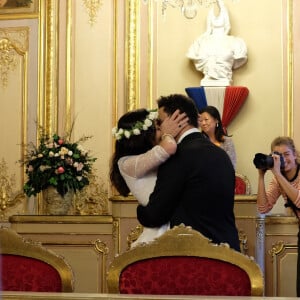 Exclusif - Mariage de Sandra Zeitoun de Matteis et Tomer Sisley à la Mairie du 8ème arrondissement de Paris, en présence de leurs enfants respectifs, Levin, Liv et Dino, de leurs familles et de leurs amis. Le mariage a été célébré par Jeanne d'Hauteserre, maire du 8ème arrondissement de Paris Le 25 novembre 2017