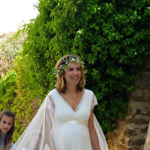 Exclusif - Maud Fontenoy enceinte avec ses enfants Mahé, Hina et Loup - Mariage de Maud Fontenoy avec le conseiller régional poitevin Olivier Chartier à l'Èglise de Gassin dans le Var le 26 mai 2018. © Christiane Georges/Nice Matin/Bestimage