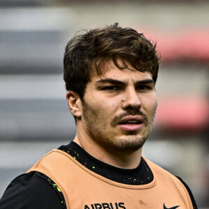 Lors d'un voyage en Indonésie, le rugbyman s'est affichée avec sa mystérieuse compagne
 
Antoine Dupont (st) Match de rugby du Top14 opposant le Stade Toulousain Rugby (Toulouse) and USA Perpignan (43-34)au stade Ernest-Wallon stadium à Toulouse, France, le 11 novembre 2023. © Thierry Breton/Panoramic/Bestimage