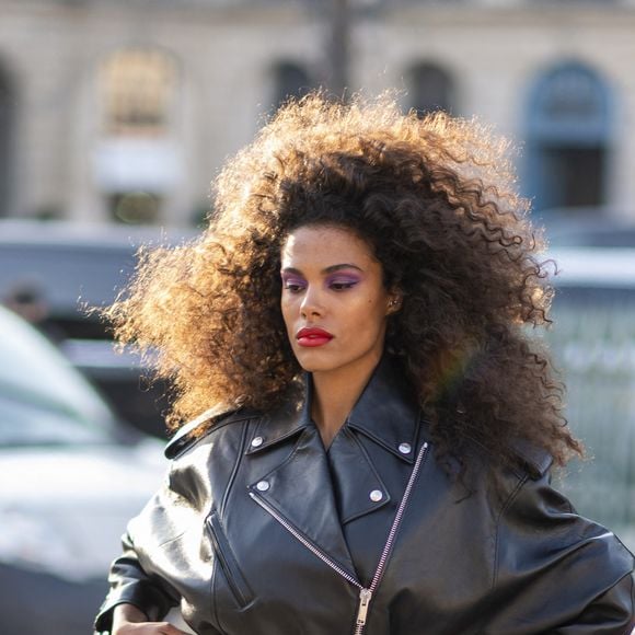 Exclusif - Le mannequin français Tina Kunakey en body et perfecto adossé à une Ferrari 308 lors d'un shooting photo sur la place Vendôme en marge du prêt-à-porter automne-hiver 2023/2024 de la Fashion Week de Paris (PFW) , à Paris, France, le 2 mars 2023. 