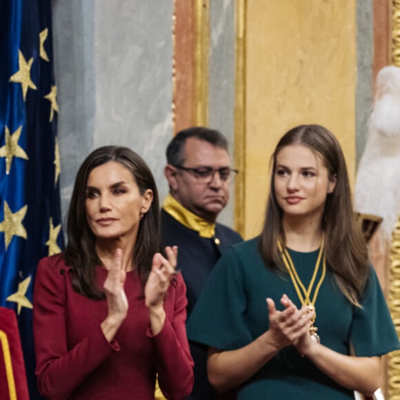 Le roi Felipe VI et la reine Letizia d'Espagne, la princesse Leonor et Pedro Sanchez (président du gouvernement d'Espagne), lors de la séance solennelle d'ouverture des Cortes Générales de la XVe Législature au Congrès des Députés à Madrid, le 29 novembre 2023.