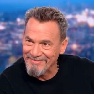 Son dernier album de duo, intitulé 2 bis, a été élu disque d'or.
Florent Pagny, qui va beaucoup mieux, était l'invité de Gilles Bouleau aux 20 heures de TF1. © Captute TV TF1 via Bestimage 