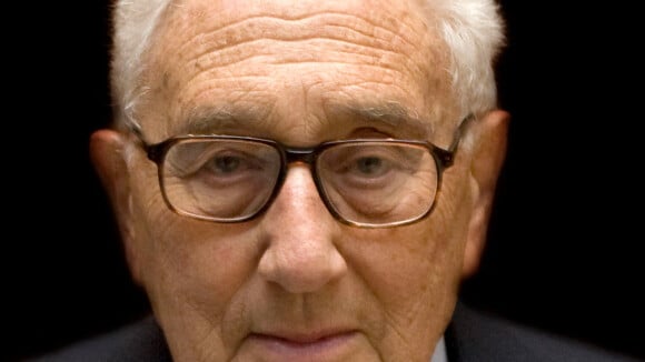 Henry Kissinger est mort : Emmanuel Macron rend hommage au grand diplomate aux facettes controversées