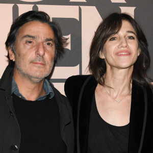 Charlotte Gainsbourg et Yvan Attal sont les heureux parents de trois enfants.
Yvan Attal et sa compagne Charlotte Gainsbourg - Avant-première du film "Mon chien stupide" au cinéma UGC Normandie à Paris. © Coadic Guirec/Bestimage 