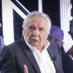 Exclusif - Michel Sardou sur le plateau de l'émission Touche pas à mon poste (TPMP) présentée en direct par C.Hanouna et diffusée sur C8 le 29 août 2022. © Jack Tribeca / Bestimage 