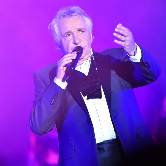 Exclusif - Michel Sardou aux Arènes de Nîmes pour le second concert de sa dernière tournée "La Dernière Danse" le 7 juillet 2017. © Bruno Bebert / Bestimage 