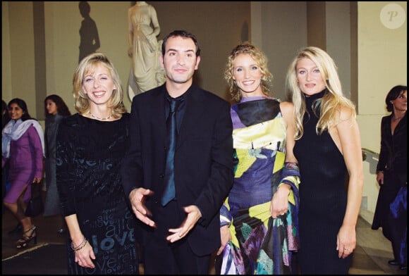 Archives - Hélène Jacques, Alexandra Lamy, Jean Dujardin et Isabelle Camus à la cérémonie des 7 d'Or en 2000.
