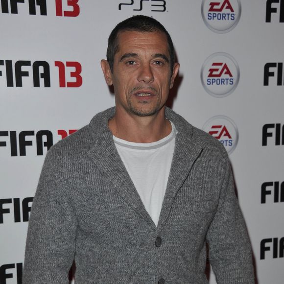De quoi profondément attrister Kool Shen qui a néanmoins trouvé la force de porter le cercueil malgré sa peine...
Kool Shen à la Soiree Fifa 13 a l'olympia le 25 septembre 2012 a paris