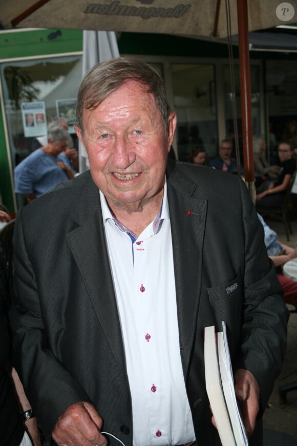 Guy Roux lors du 33ème salon du livre de Cosne-sur-Loire le 18 septembre 2021.