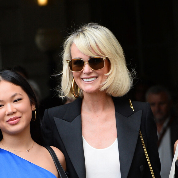 Laeticia Hallyday et ses filles Jade et Joy à leur arrivée au mariage de Claude Lelouch à la mairie du 18ème à Paris. Le 17 juin 2023