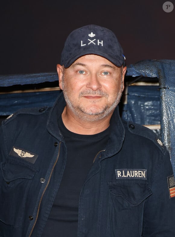 Cauet soutenu par son équipe
 
Sébastien Cauet Première du film "Indiana Jones" au cinéma Le Grand Rex à Paris.