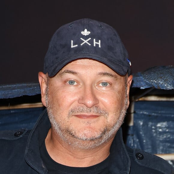 Cauet soutenu par son équipe
 
Sébastien Cauet Première du film "Indiana Jones" au cinéma Le Grand Rex à Paris.