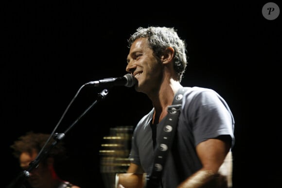 Laurent Hennequin en concert pour la présentation de son deuxième album "Rendez-vous sous les étoiles", au Mix Club, le 11 septembre 2012.