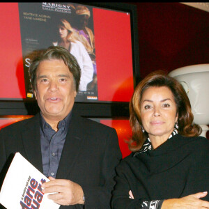 Une scène a particulièrement frappé Dominique Tapie, elle concerne leur fille Sophie
EXCLUSIF - Bernard Tapie et sa femme Dominique au théâtre Marigny (archive)