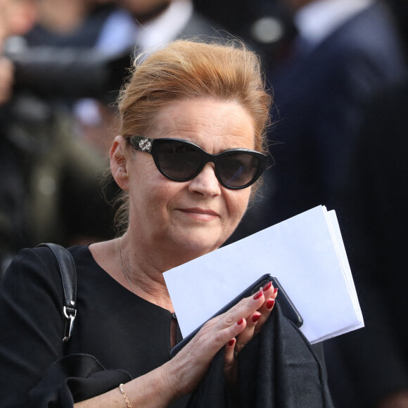 Nathalie Michaux-Tapie - Sorties de la messe funéraire en hommage à Bernard Tapie en l'église Saint-Germain-des-Prés à Paris. Le 6 octobre 2021 © Jacovides-Moreau / Bestimage