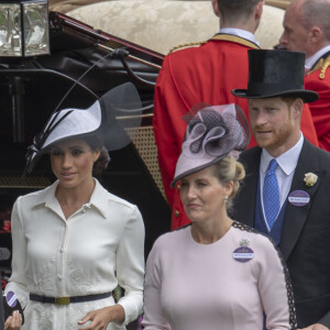 Meghan Markle, duchesse de Sussex, la comtesse Sophie de Wessex et le prince Harry, duc de Sussex - La famille royale d'Angleterre à son arrivée à Ascot pour les courses hippiques. Le 19 juin 2018
